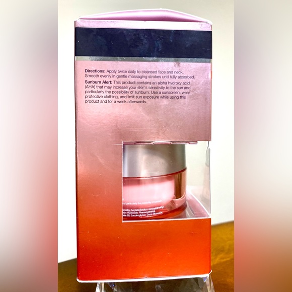 Neutrogena Bright Boost Gel Cream Moisturizing Face Cream - 1.7oz 50 Ml - Picture 3 of 8